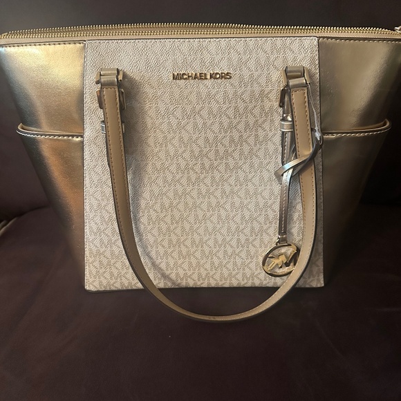 Michael Kors - Picture 1 of 5